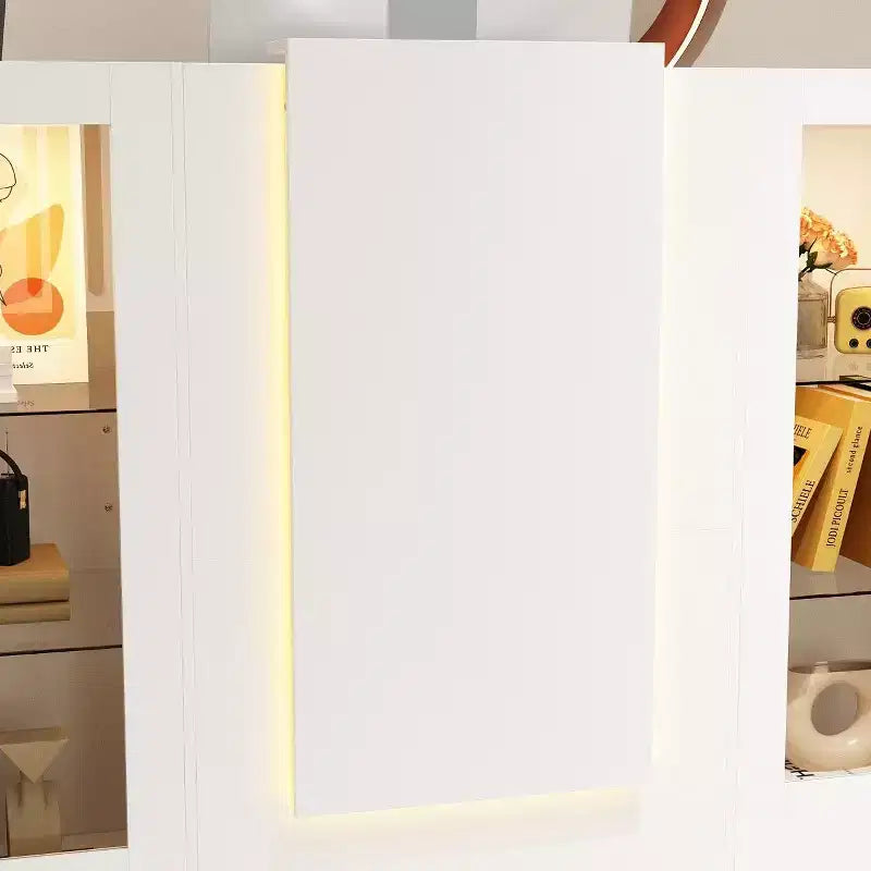 Mostrador de recepción blanco con estantes de exhibición de vidrio e iluminación LED