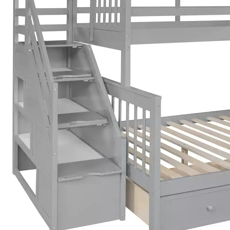 Litera en forma de L con diseño elegante, de dos camas sobre una matrimonial, con 3 cajones, escalera y escalera de mano