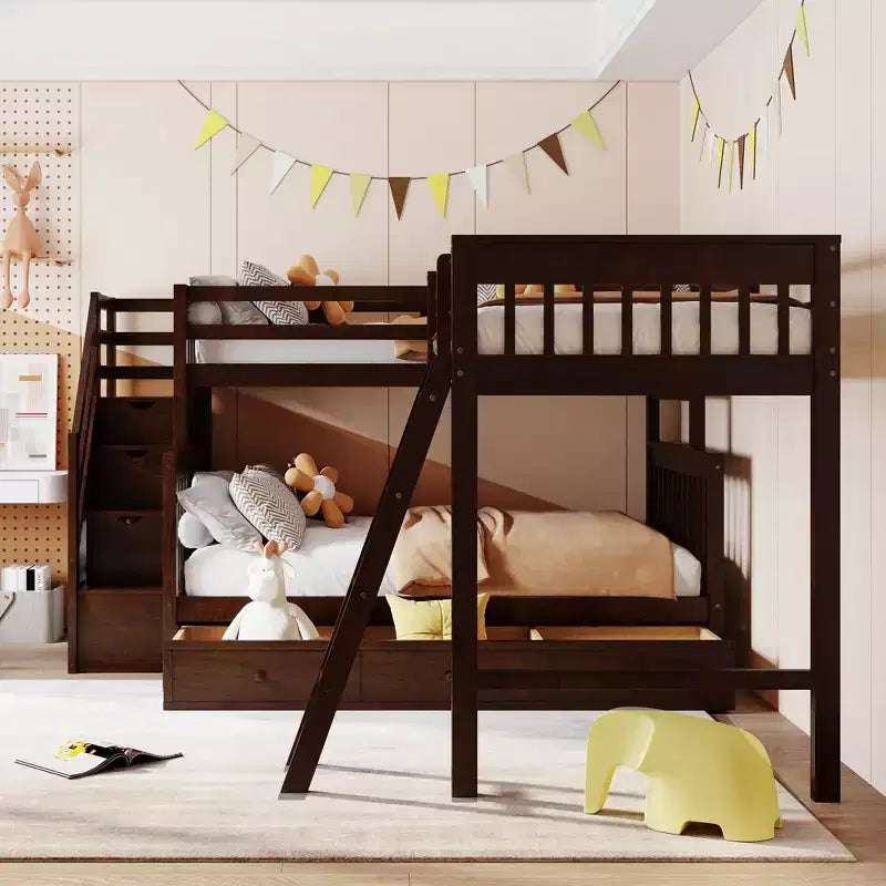 Litera en forma de L con diseño elegante, de dos camas sobre una matrimonial, con 3 cajones, escalera y escalera de mano