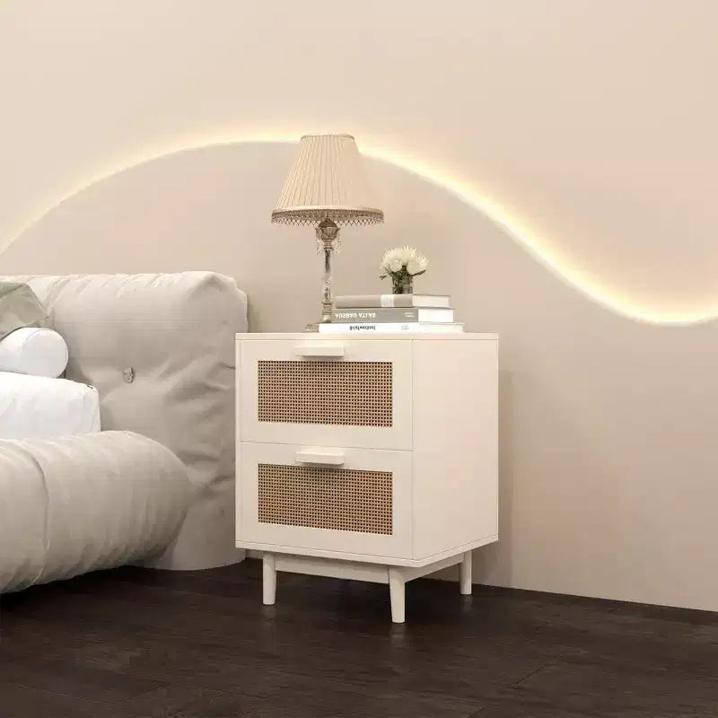 Mesita de Noche de Ratán con 2 Cajones, Mesita Auxiliar de Madera con Frentes de Imitación de Ratán, Mesa de Almacenamiento, Madera Clara