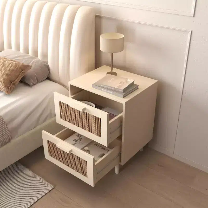 Mesita de Noche de Ratán con 2 Cajones, Mesita Auxiliar de Madera con Frentes de Imitación de Ratán, Mesa de Almacenamiento, Madera Clara