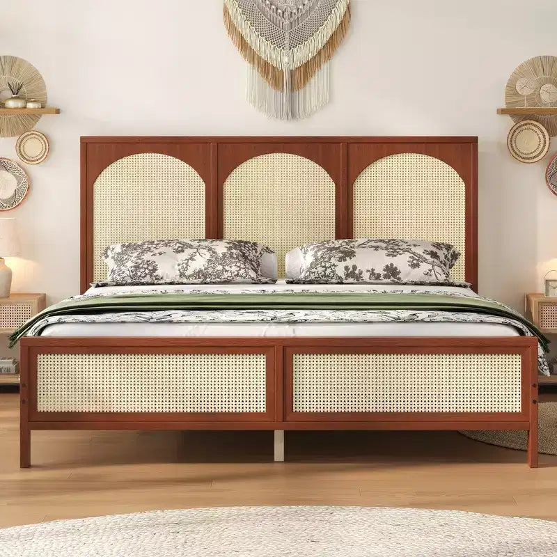 Base de cama de madera tamaño queen con cabecero y piecero de ratán, construcción robusta