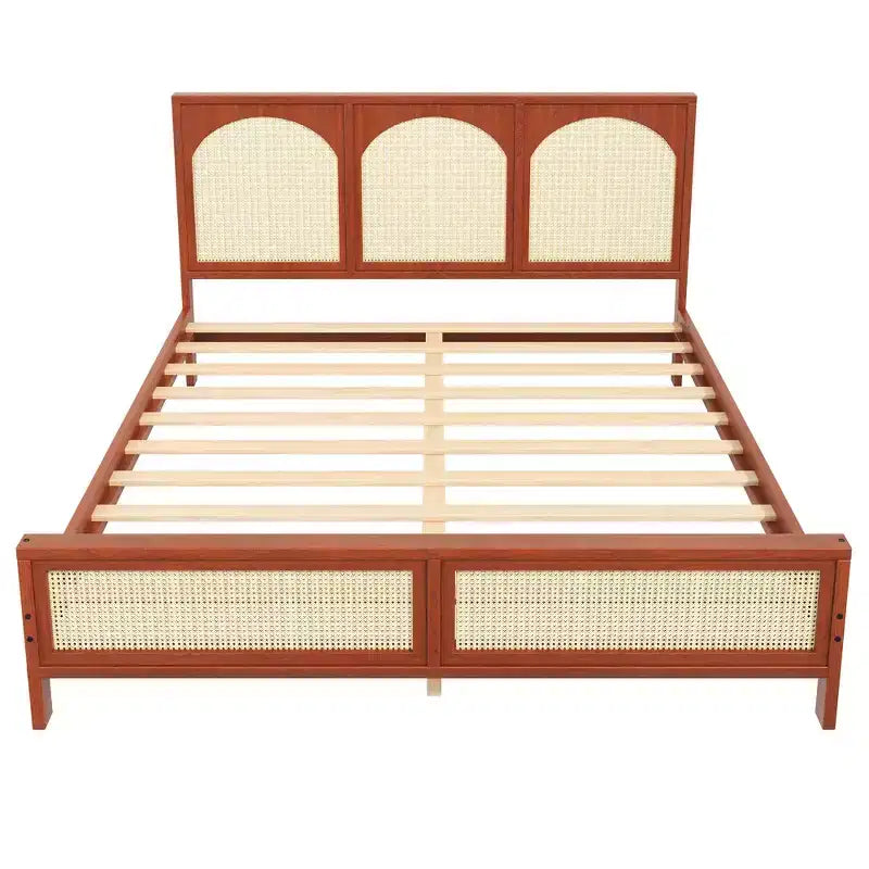 Base de cama de madera tamaño queen con cabecero y piecero de ratán, construcción robusta