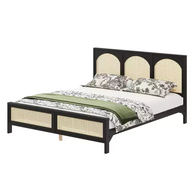 Base de cama de madera tamaño queen con cabecero y piecero de ratán, construcción robusta