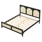 Base de cama de madera tamaño queen con cabecero y piecero de ratán, construcción robusta