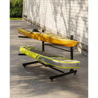 Estante de almacenamiento resistente para 2 kayaks, estante independiente de 2 capas con ruedas y correas para colgar